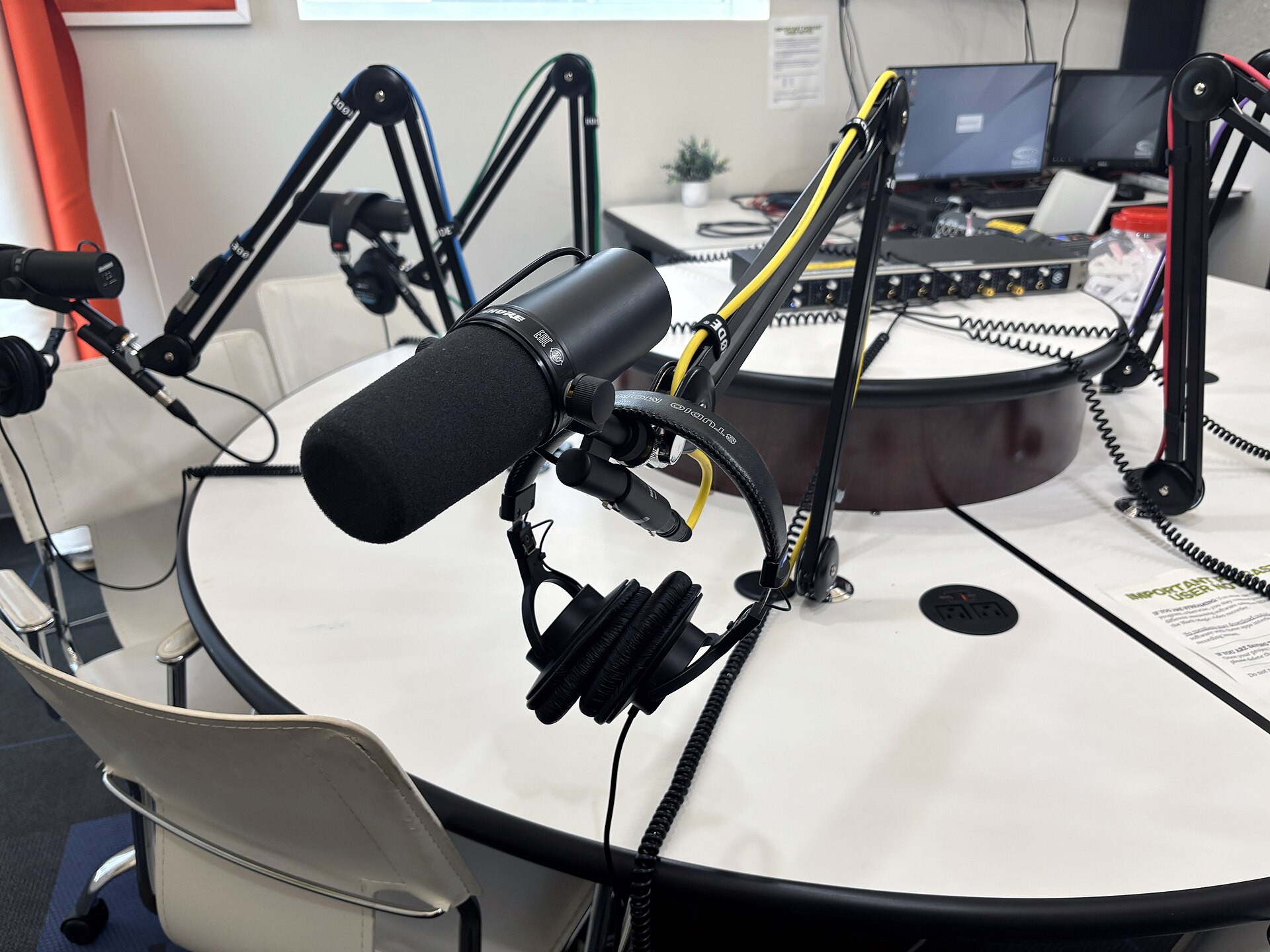 Podcast 錄音室的專業麥克風
